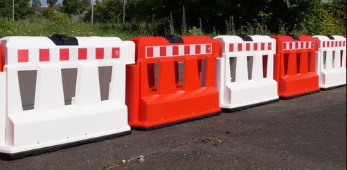 Fahrbahnteiler TEMKA-WALL mit Sichtzeichen