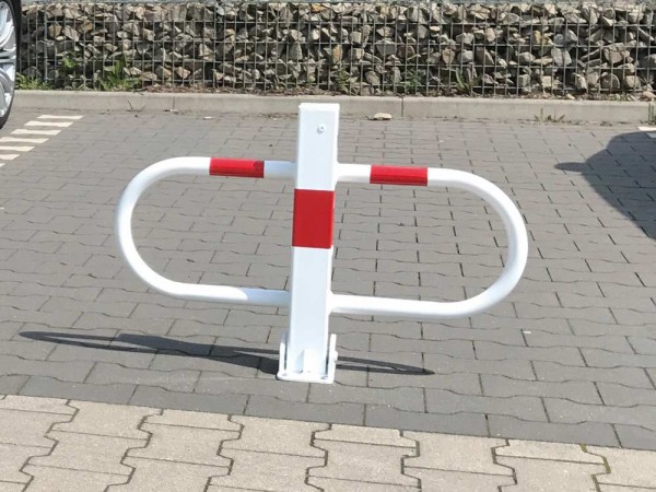 Parkplatzsperre, umlegbar mit Dreikantverschluss Dübelbefestigung