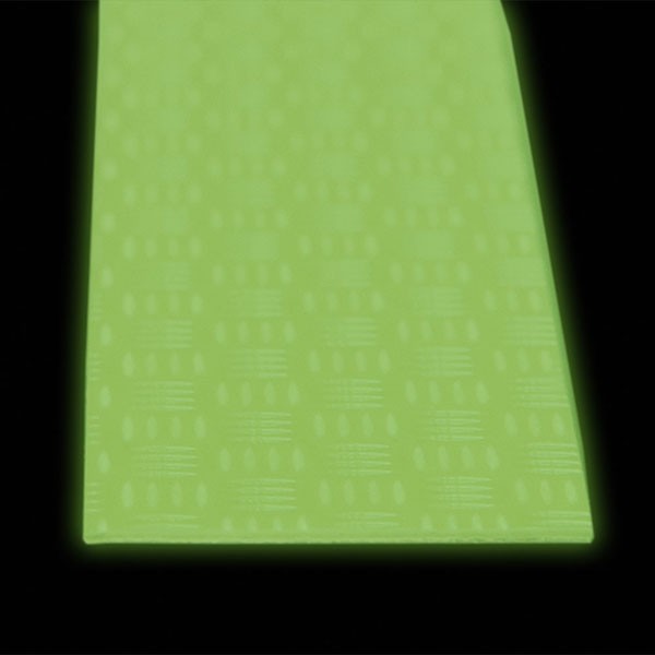 Langnachleuchtende Wand- bzw. Bodenmarkierung