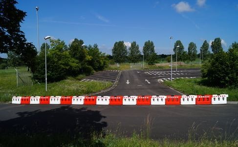 Fahrbahnteiler TEMKA-WALL mit Sichtzeichen