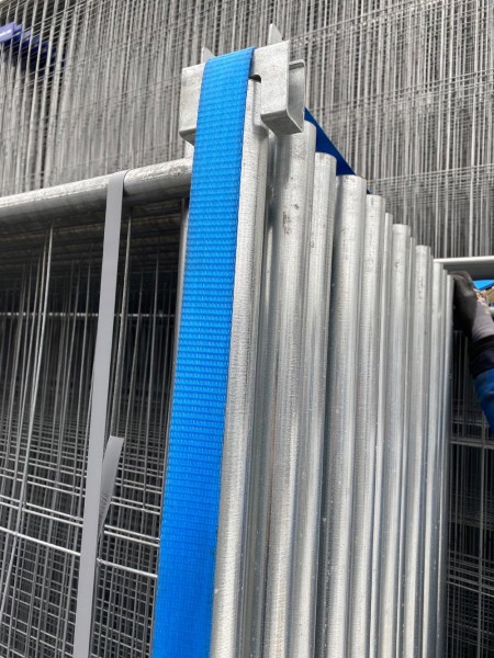 Bauzaunaufsatz für Zurrgurte